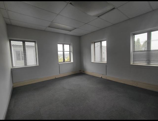 295M² OFFICE TO LET IN OLIVEDALE